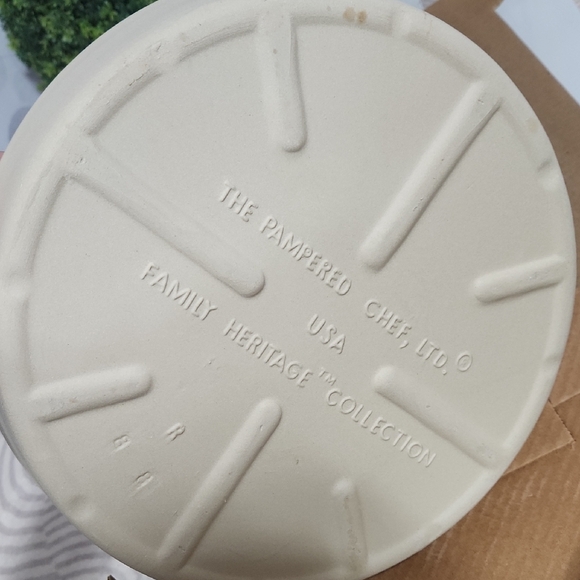 The Pampered Chef Deep Dish Baker - Picture 5 of 6